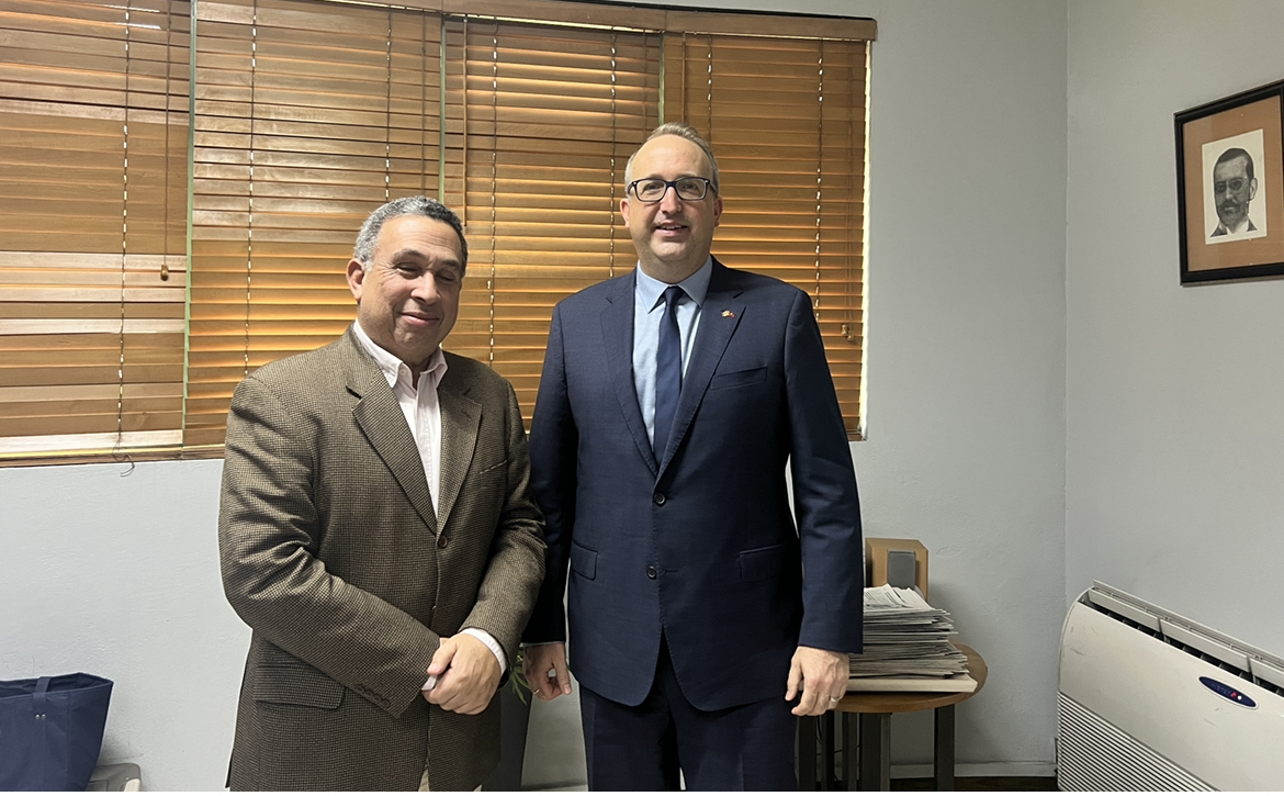 L'ambassadeur du Canada en Haïti, Sébastien Carrière, rend visite au Nouvelliste