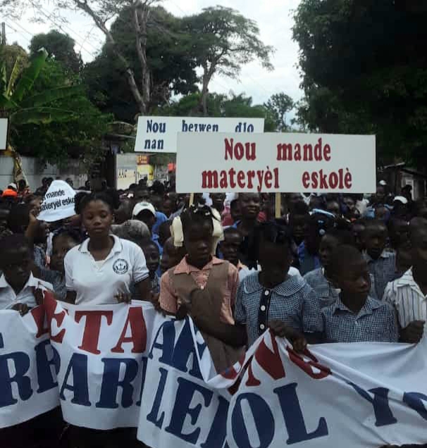 Les Camp-Perrinois réclament la reconstruction de leurs écoles détruites dans le séisme du 14 août