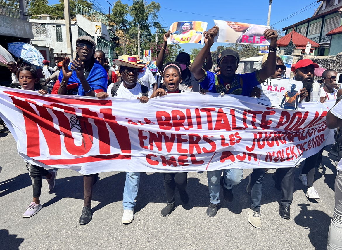 Des journalistes marchent pour dénoncer l’insécurité et exiger justice