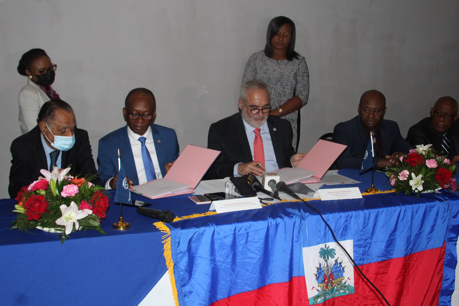 Signature de trois accords de don entre la Banque mondiale et l’État haïtien