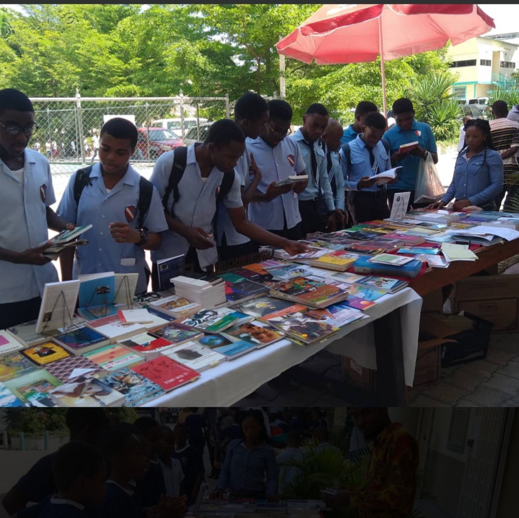 Une belle journée livre au Petit Séminaire Collège St-Martial