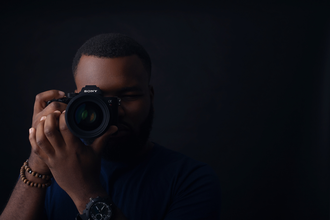 Le photographe Ludner Junior Desvarieux, un amoureux fou de l’image