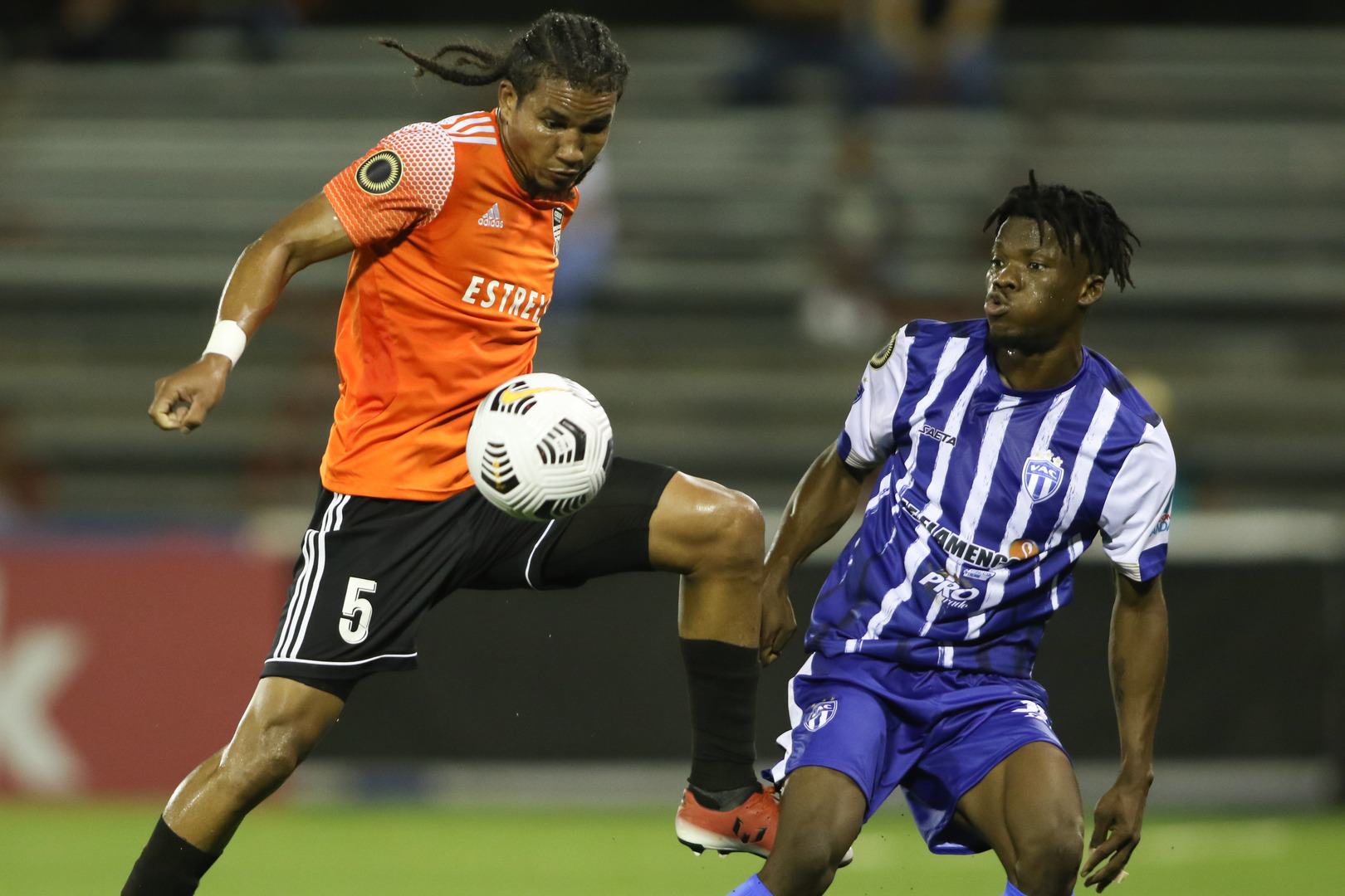 L'Arcahaie FC et le Violette AC, battus par deux clubs dominicains, sont au bord du gouffre