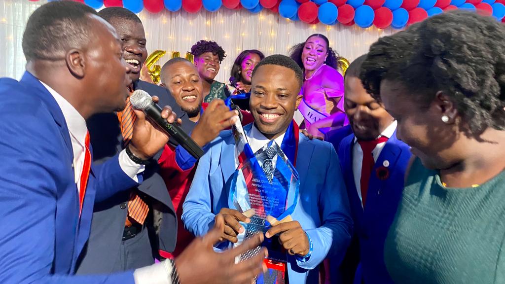 L'enseignant Dieulique Andral remporte la 2e édition du concours Professeur National de l'Année, (PRONA 2022)