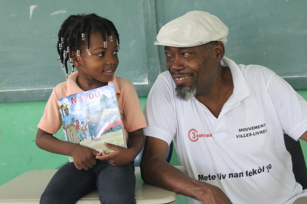 Anseye koleksyon Nayou nan lekòl yo, pou limyè jayi