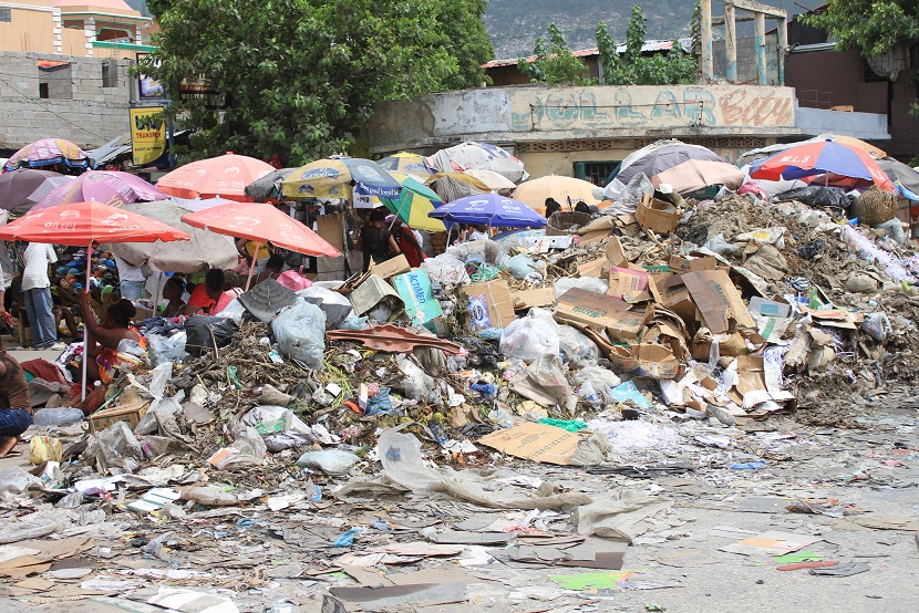 Port-au-Prince croule sous les détritus