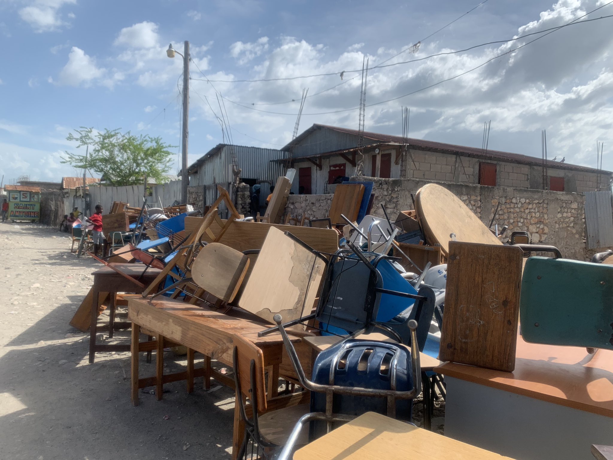 Une trentaine d'écoles vandalisée, la rentrée des classes maintenue au 3 octobre