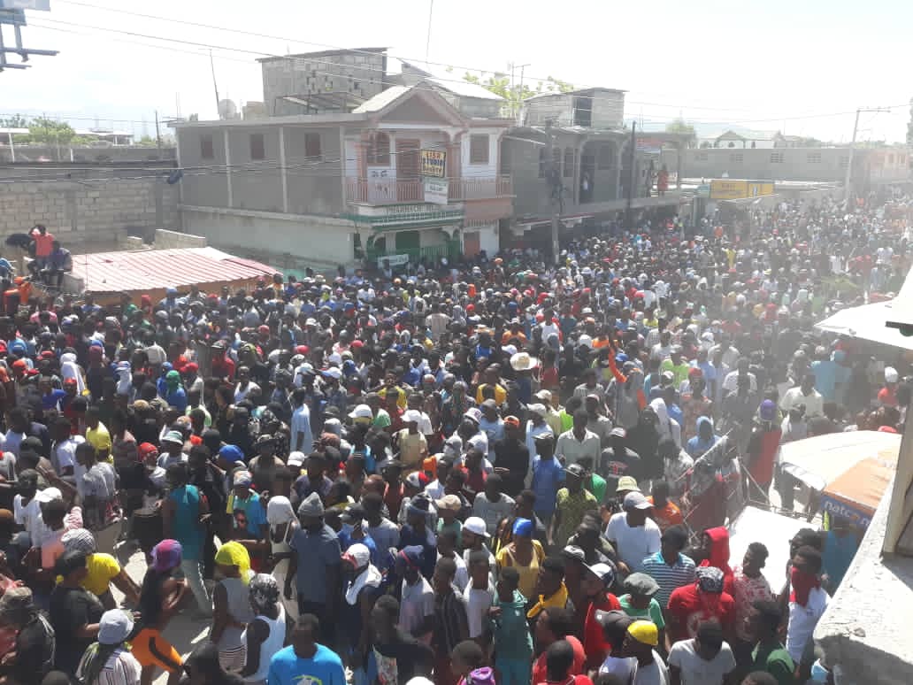 Gonaïves: des milliers de personnes dans les rues contre le pouvoir en place