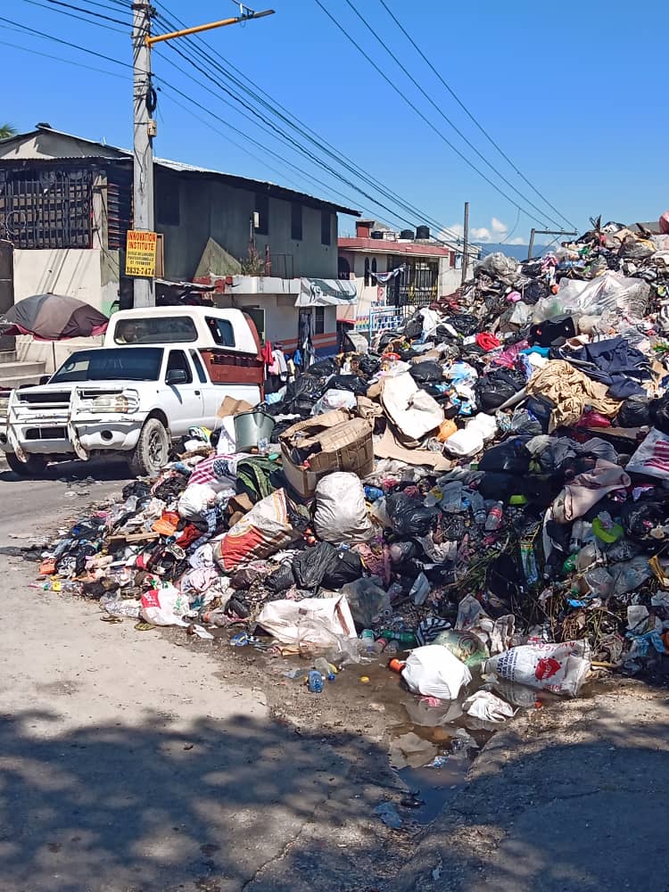Port-au-Prince croule sous des détritus
