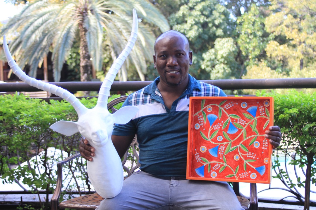 Artisanat en fête : Emilien Blaise et son papier mâché pour rêver en couleur