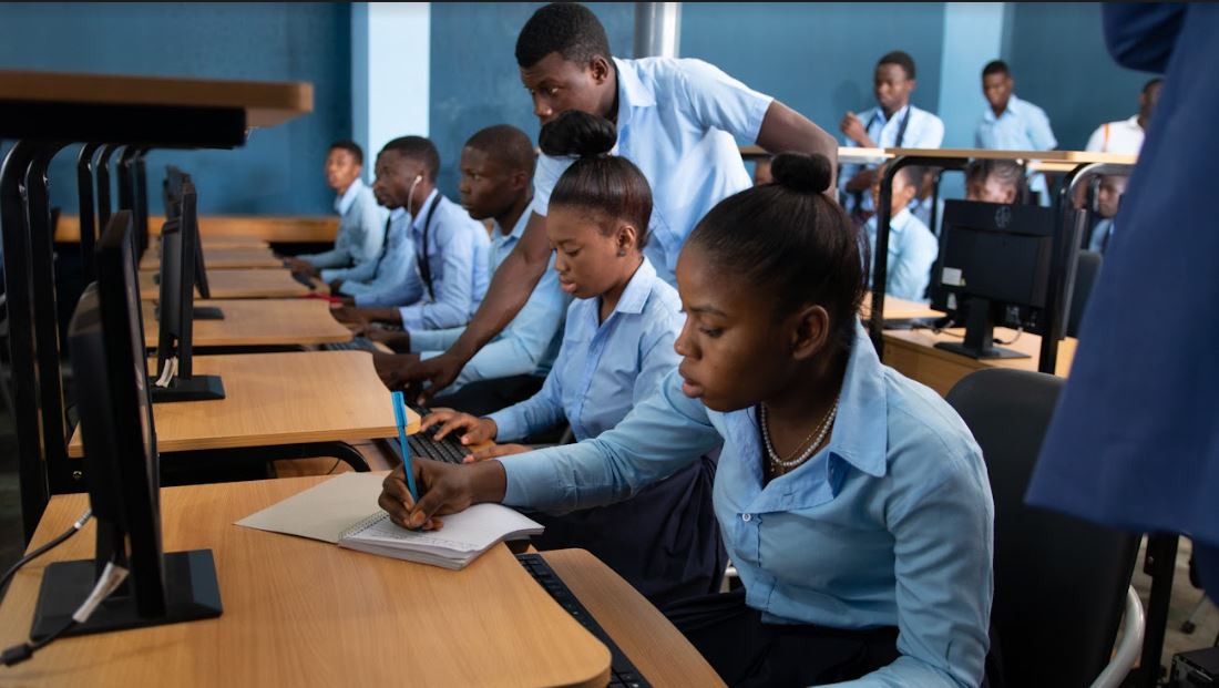 La Natcom inaugure un laboratoire informatique à Mirebalais