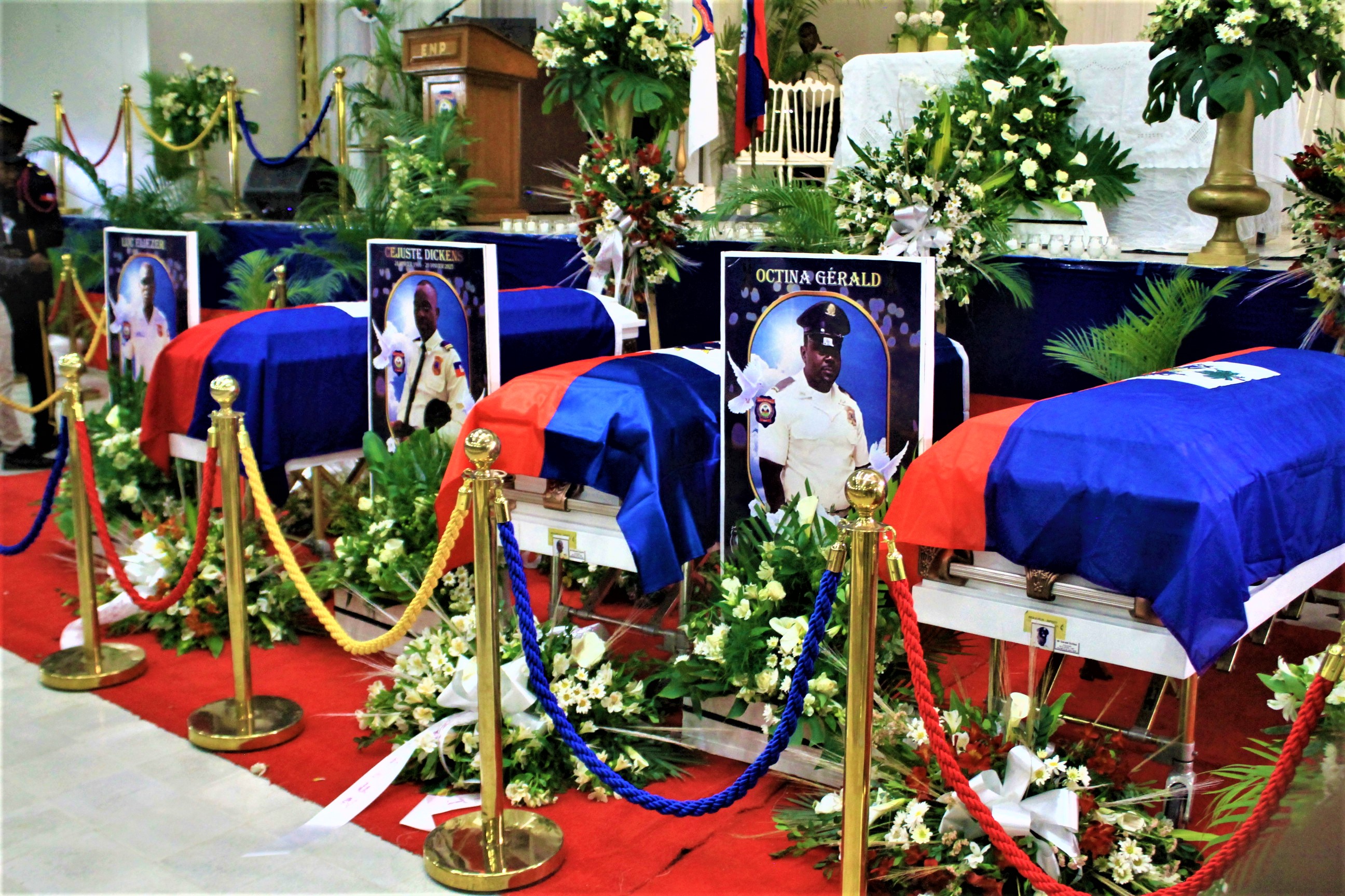 Funérailles émouvantes des  policiers tués à Pétion-Ville