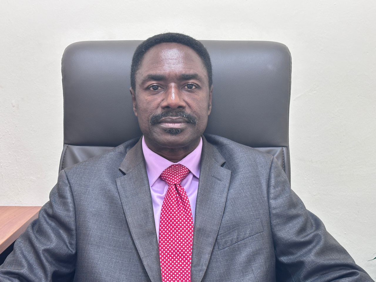 Le pasteur Calixte Fleuridor, membre du HCT, visite Le Nouvelliste