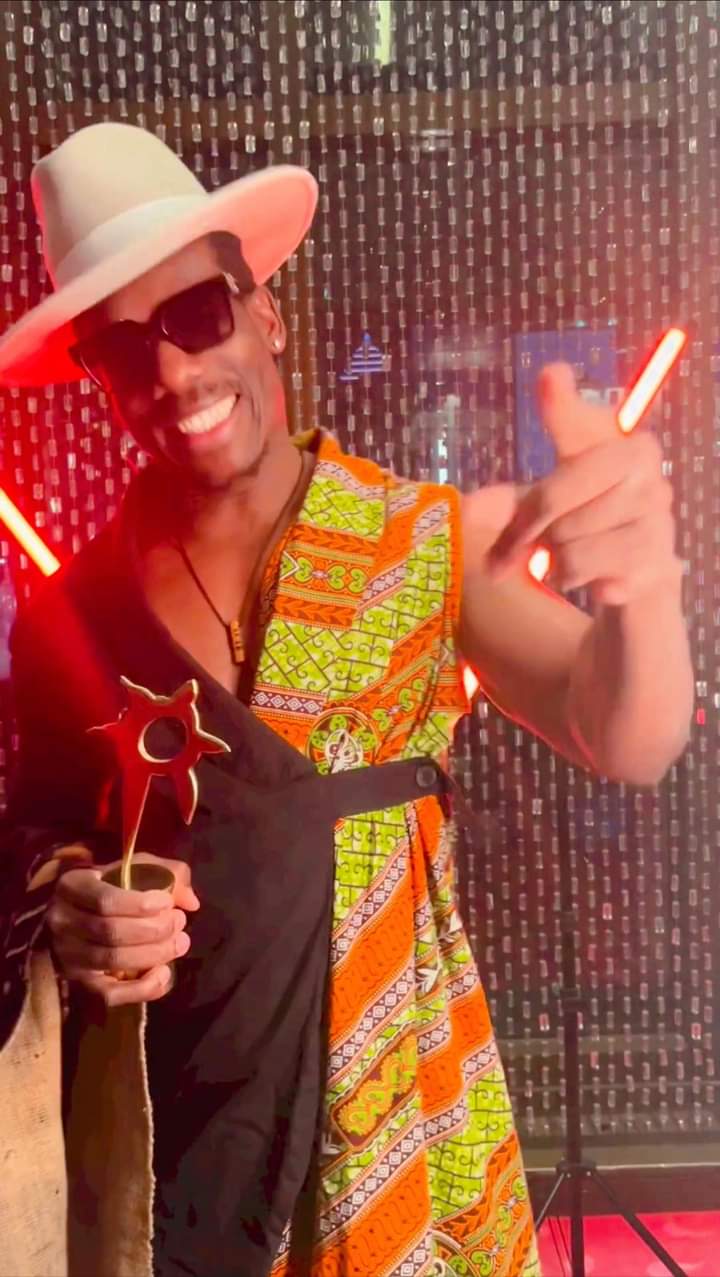 Wesli reçoit le prix artiste World Music au gala Dynastie