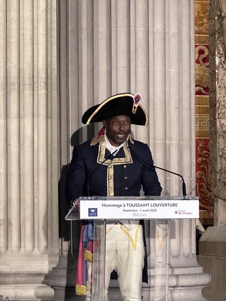 Appel de l’acteur Jimmy Jean-Louis au président Macron, cri d’alarme de l’ambassadeur Josué Dahomey à la France