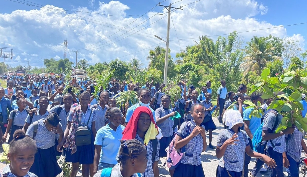 Cayes: les élèves dans la rue pour réclamer le retour des professeurs dans les salles de classe