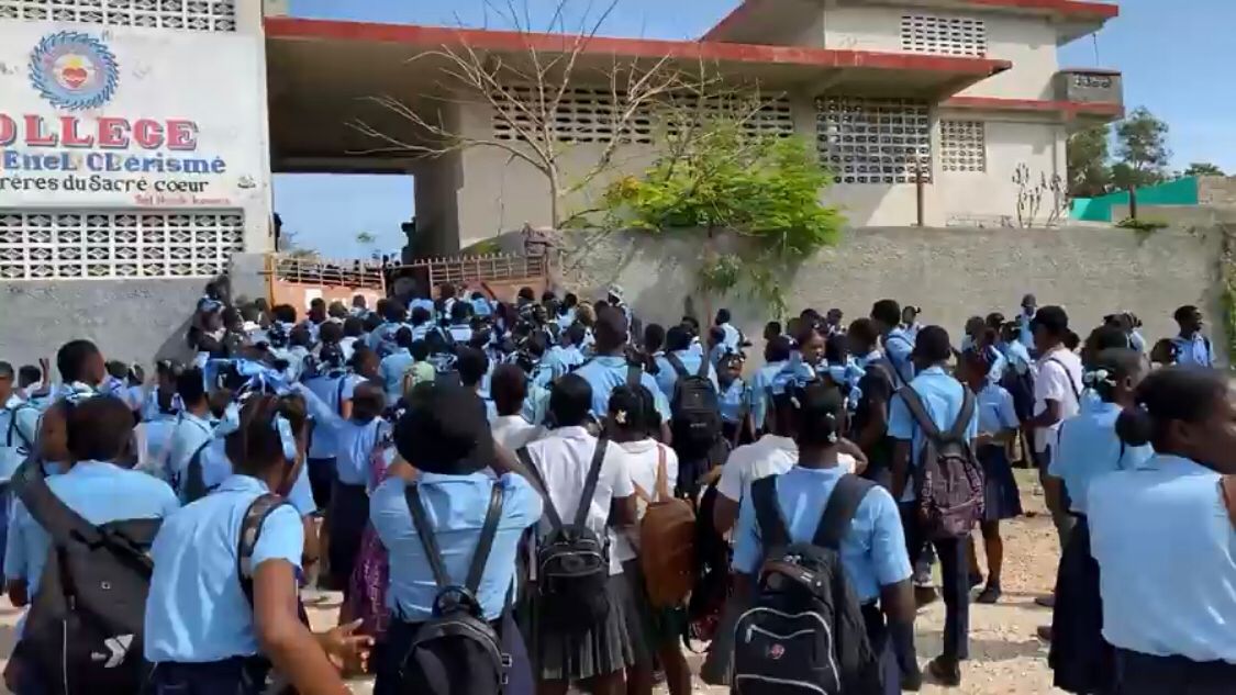 Public School Students' Demonstration in Miragoâne Leads to Injuries