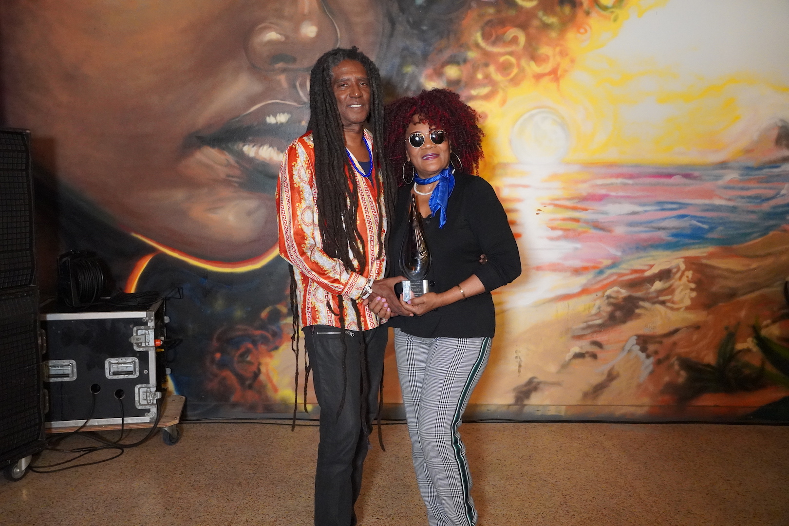 Cristal d'honneur à Lòlò et Manzè de Boukman Eksperyans