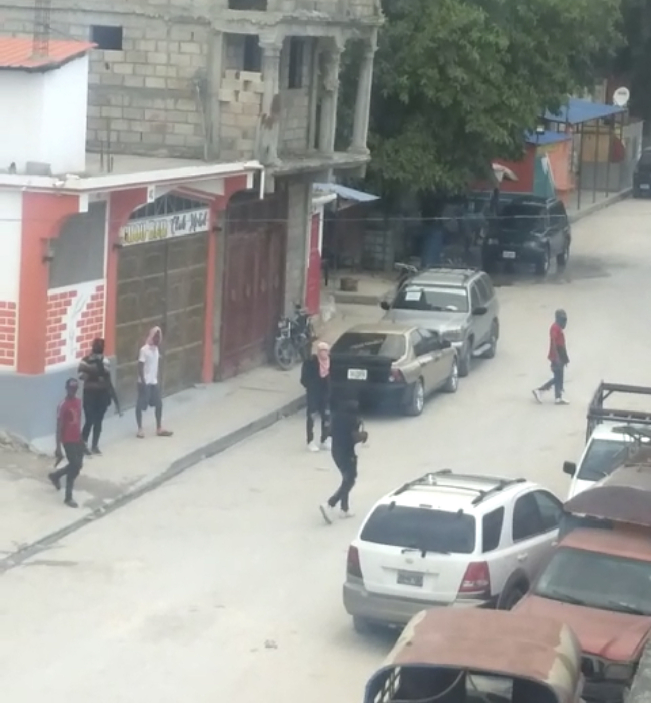 Tension à Carrefour, trois morts dont un policier