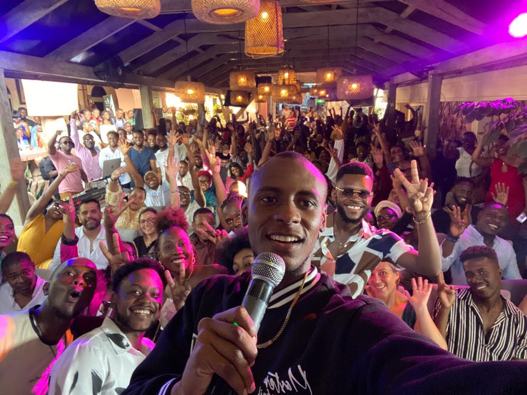 Cantave K lance son Comedy club