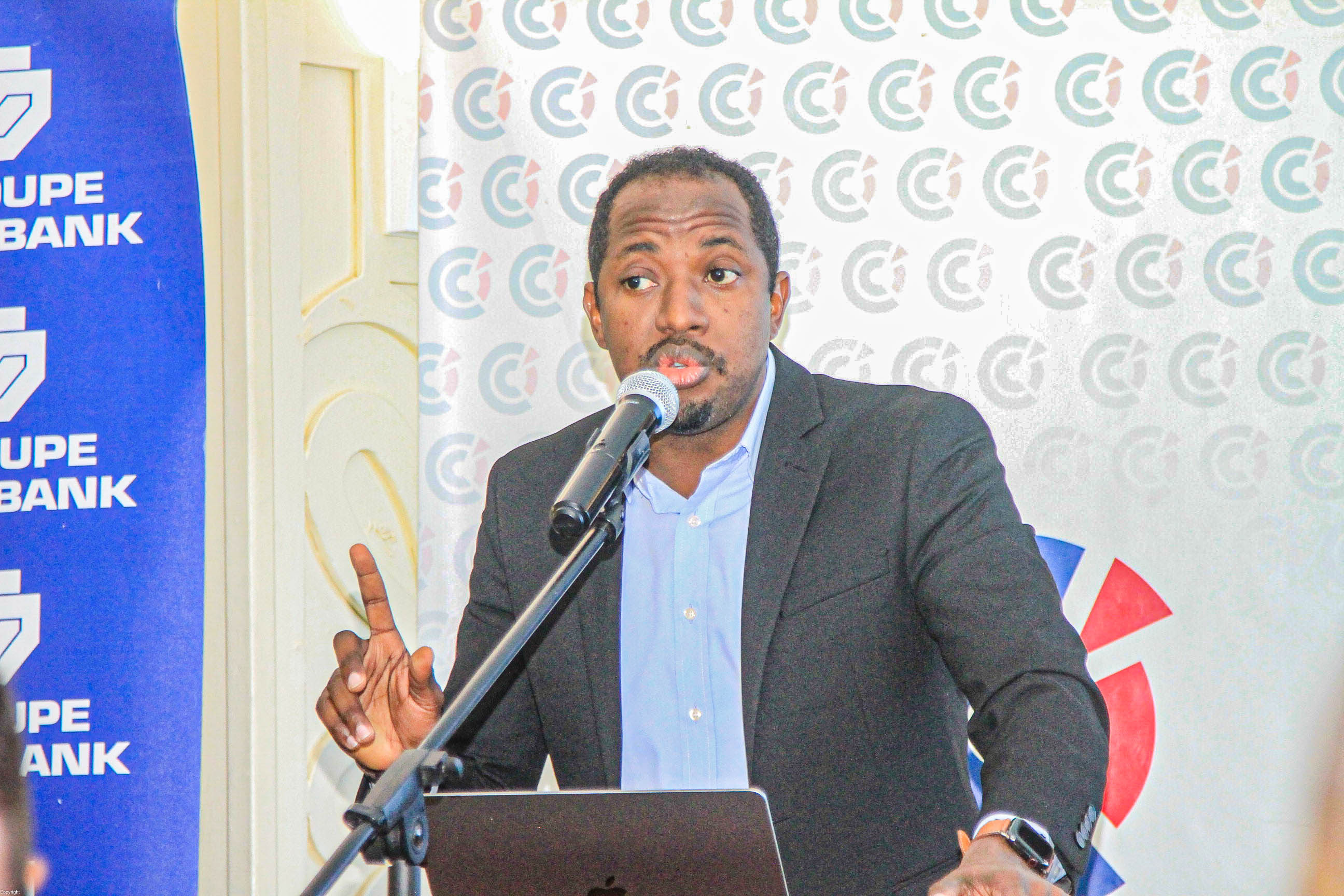 Decrease in imports and increase in customs revenues: explanations of a paradox