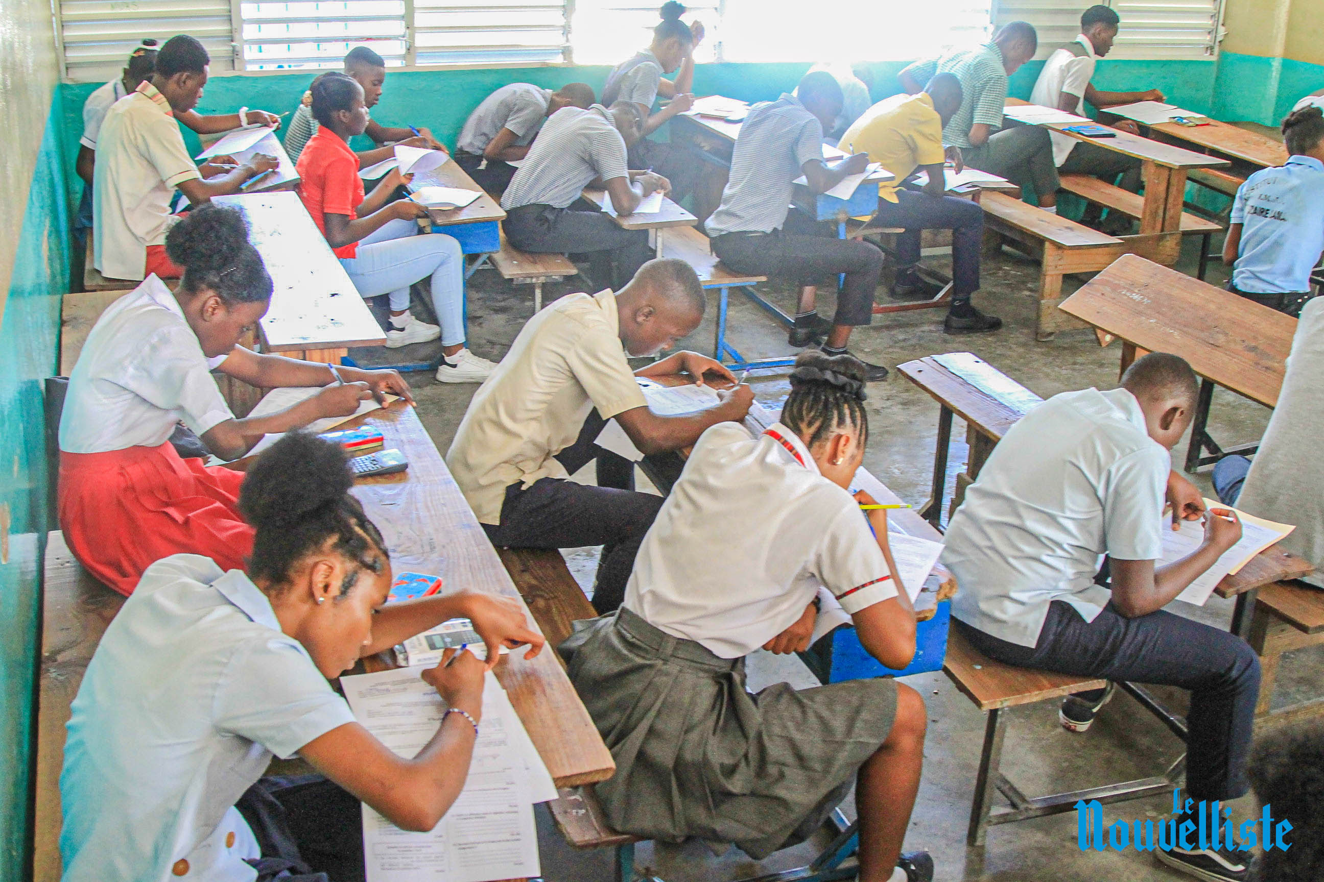 Éducation : première journée réussie pour les examens officiels de 9e AF