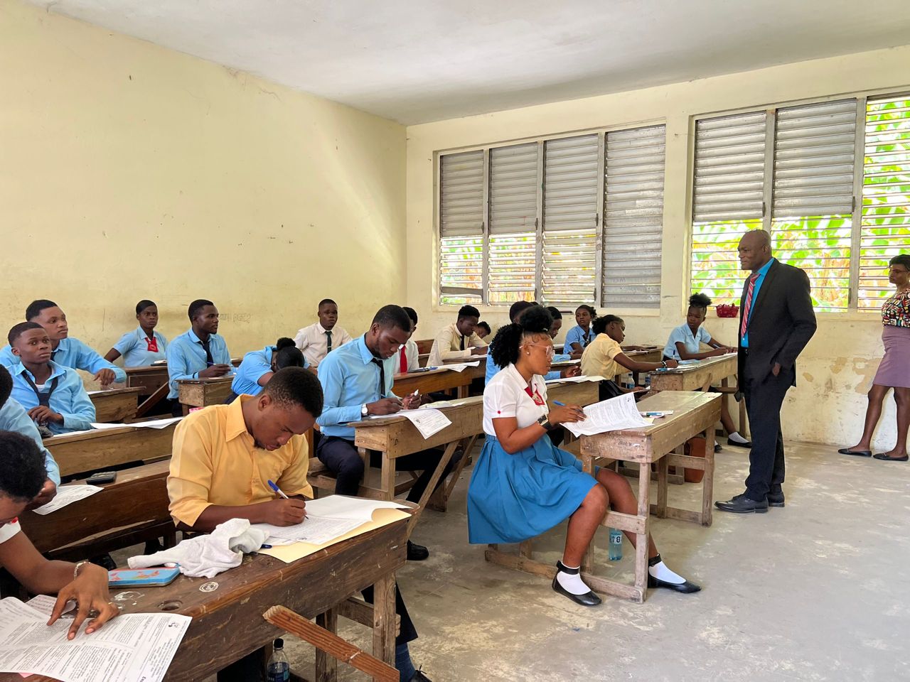 Thief Steal Hundreds of Phones from Two Cap-Haïtien Exam Centers