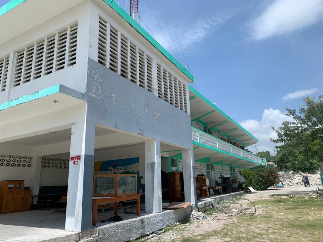 Le Collège Saint-Jean aux Cayes se relève petit à petit