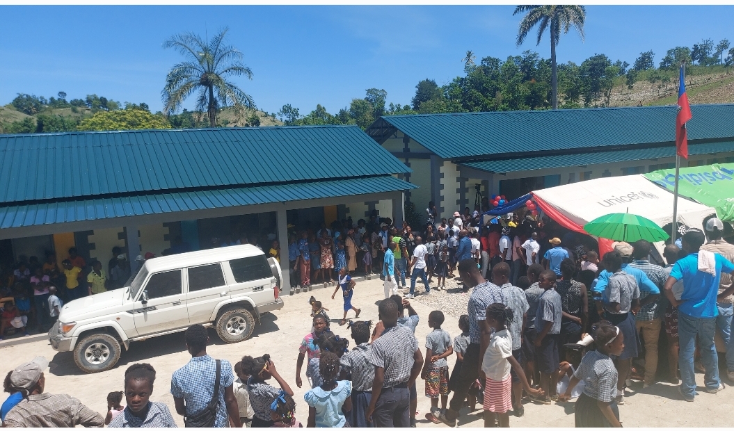 Sur fond de tensions, Ariel Henry inaugure deux écoles et un sous-commissariat dans la Grand’Anse