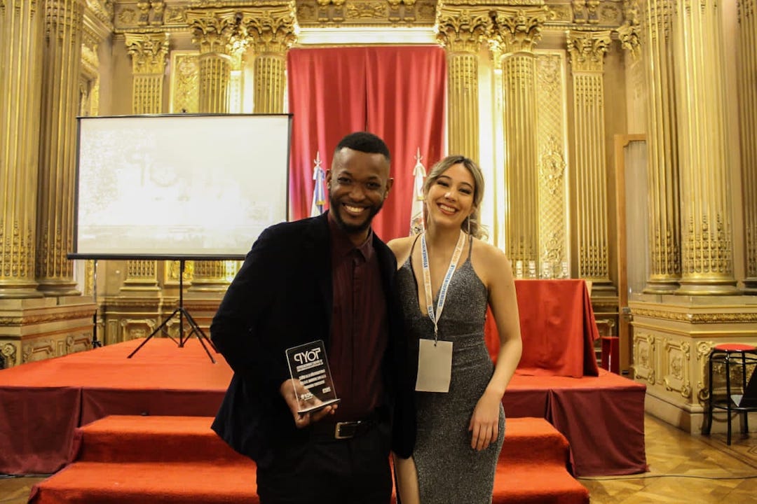 Jackson Jean, yon Ayisyen, sou tablo donè « Jèn Chanm entènasyonal Bwenozè», peyi Ajantin