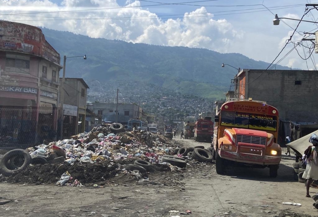Le manque de matériel et l’insécurité complique la collecte des déchets dans la région métropolitaine