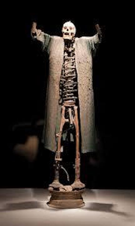 Entre rouages et souvenirs : reliques du corps et résurgences mémorielles dans "La ruine" de Carl Pierrecq