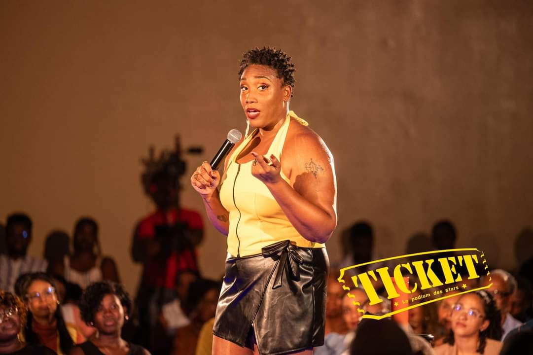 Gaëlle Bien-Aimé fait rire et séduit le public avec son nouveau stand-up « kèskonfè »