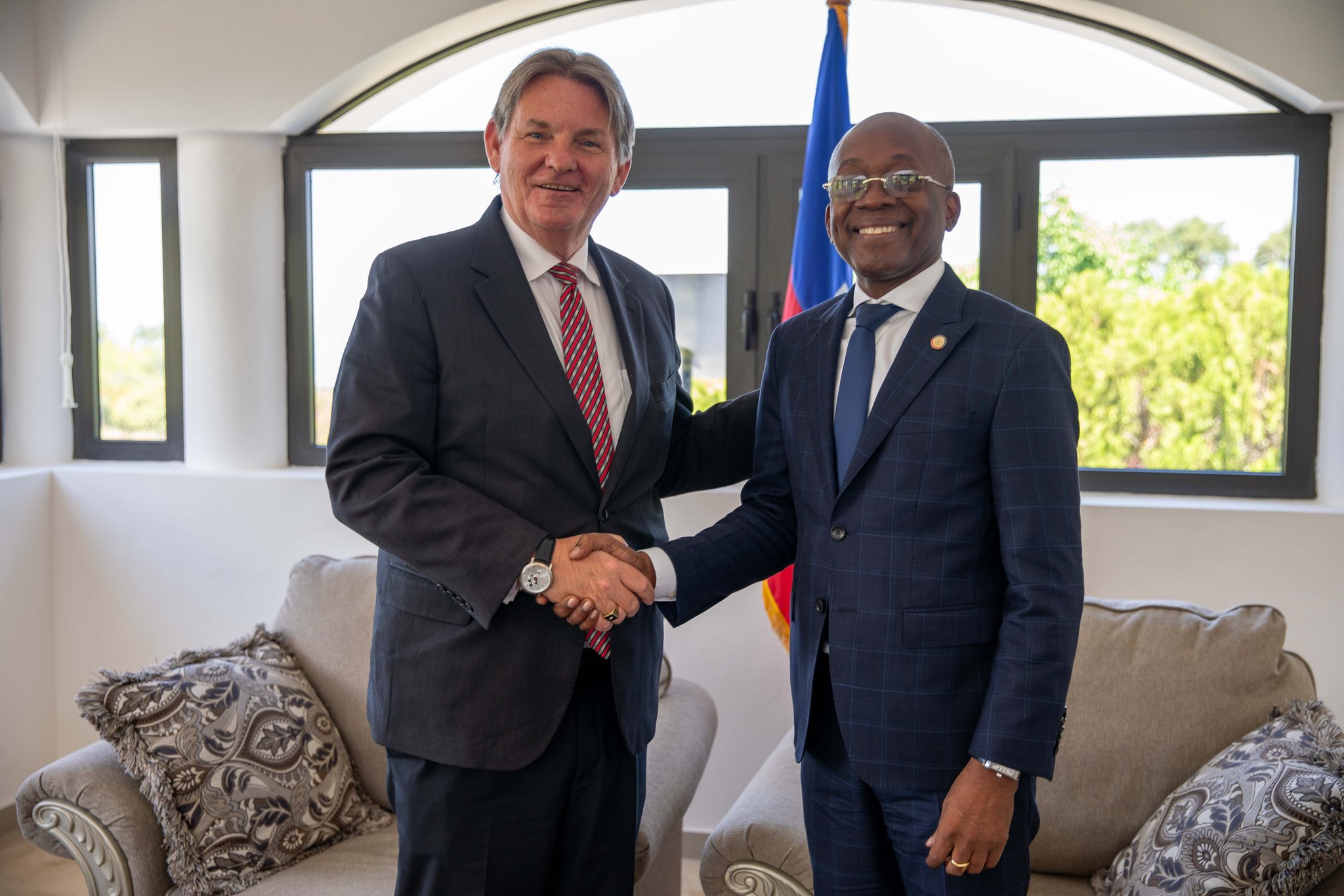 Le nouvel ambassadeur américain Dennis B. Hankins a rencontré le gouvernement sortant
