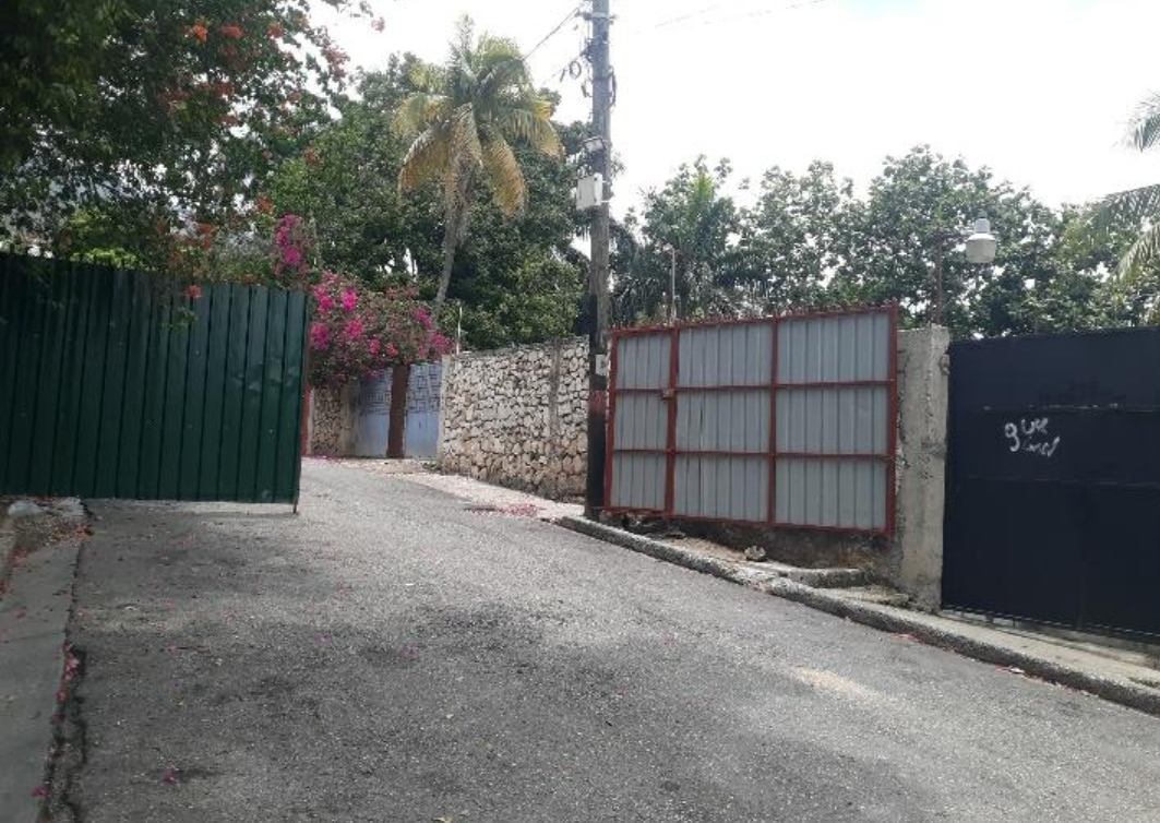 Security Barriers Installed in Various Neighborhoods Following Armed Bandit Attacks