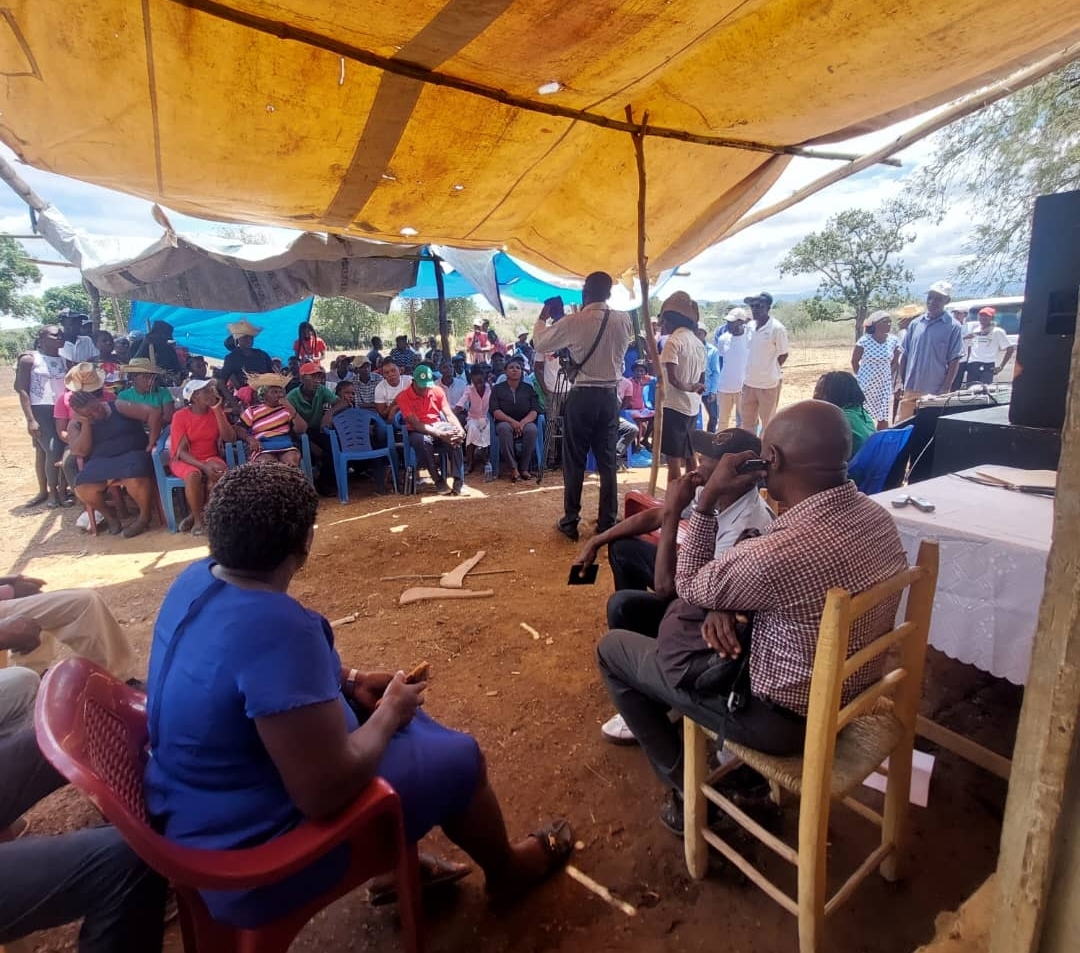 Paysans sans terre, les organisations paysannes ne se laissent pas faire!