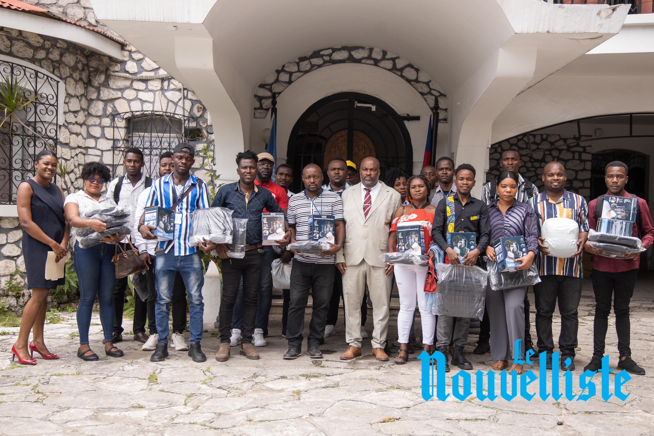 L’Unesco distribue du matériel de protection à des associations de journalistes