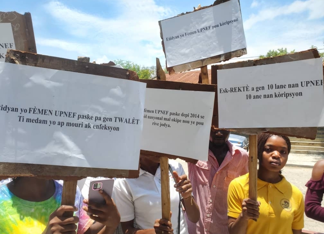 Université publique du Nord-Est : marche des étudiants et fermeture de l'administration 5 mois après l'arrêt des cours