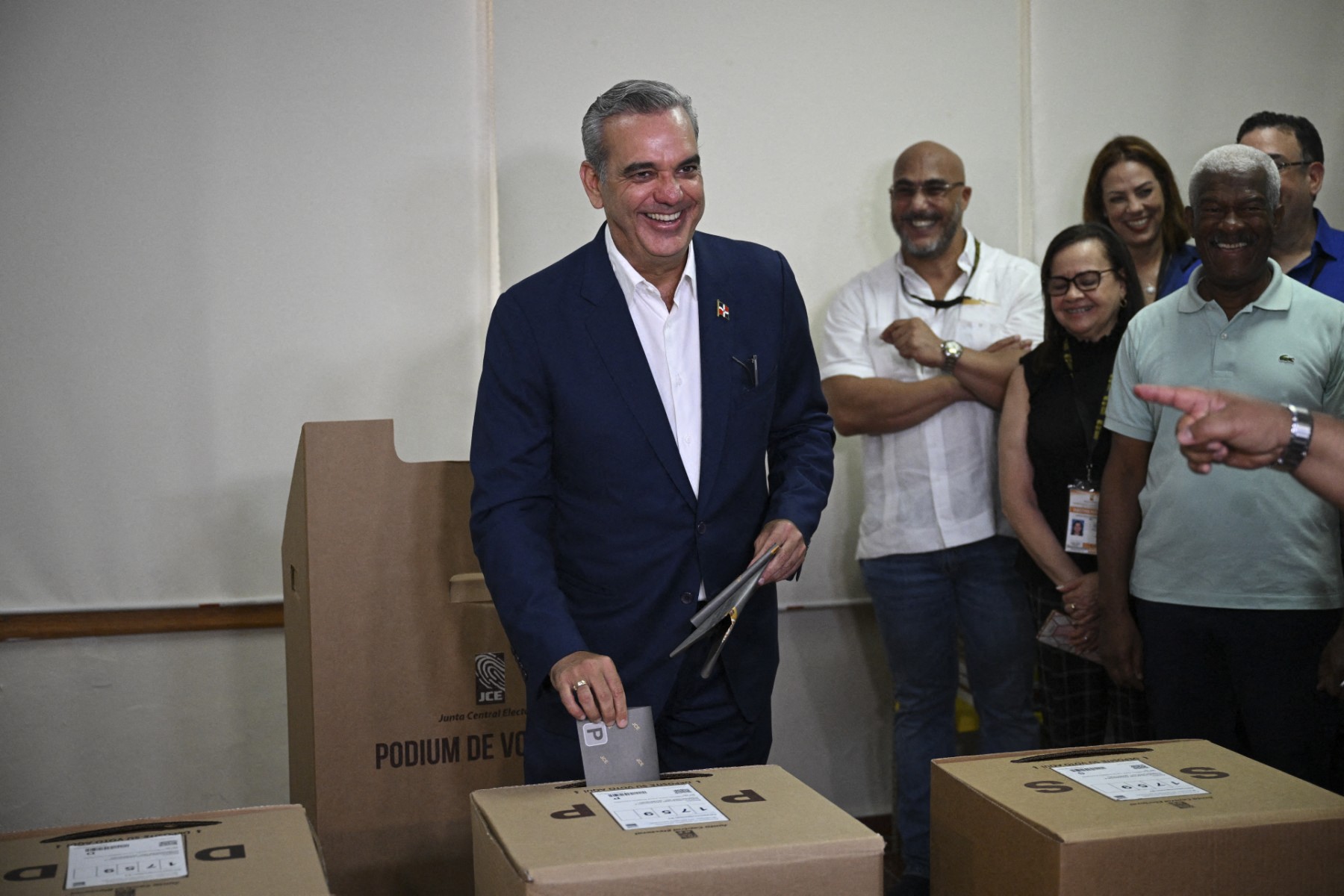 Dominican Republic: Luis Abinader Re-elected for Second Term, Questions Arise Over Policy Toward Haiti