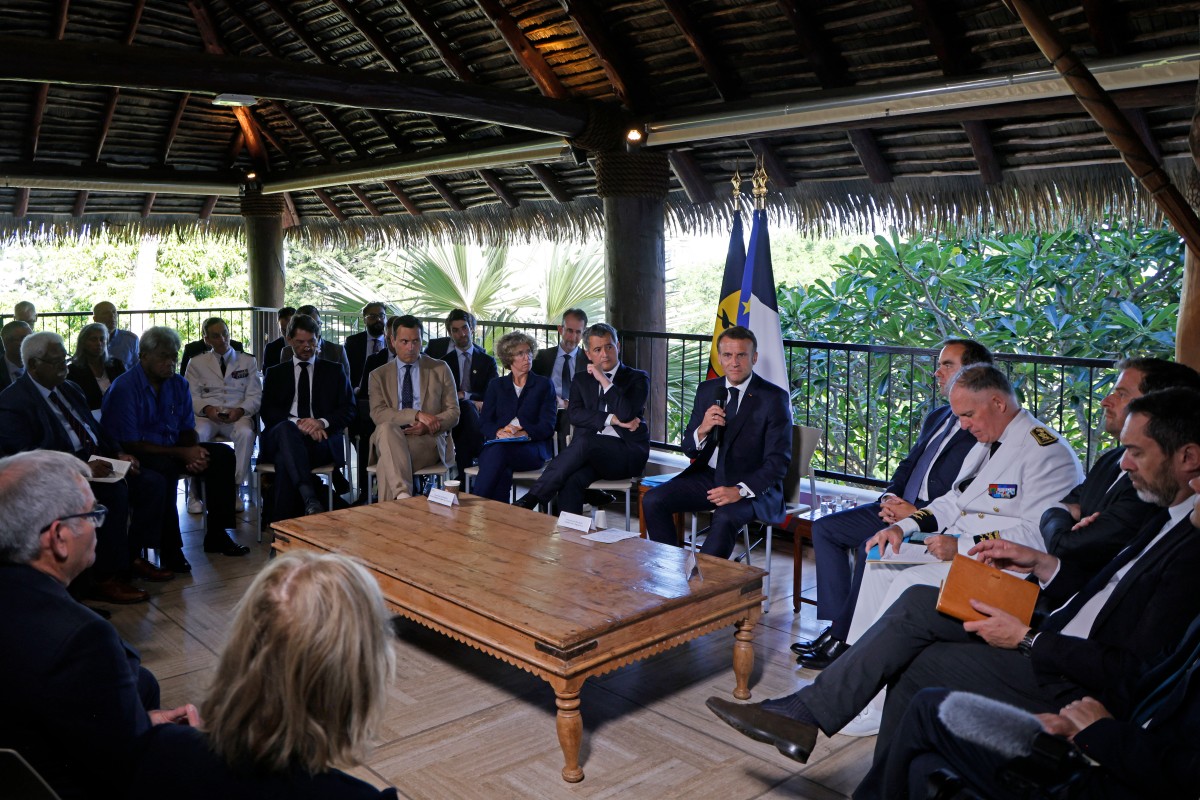 Macron arrive en Nouvelle-Calédonie en proie à des violences