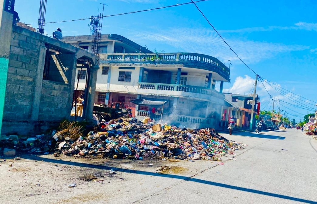 La ville de Cayes croule sous les ordures  