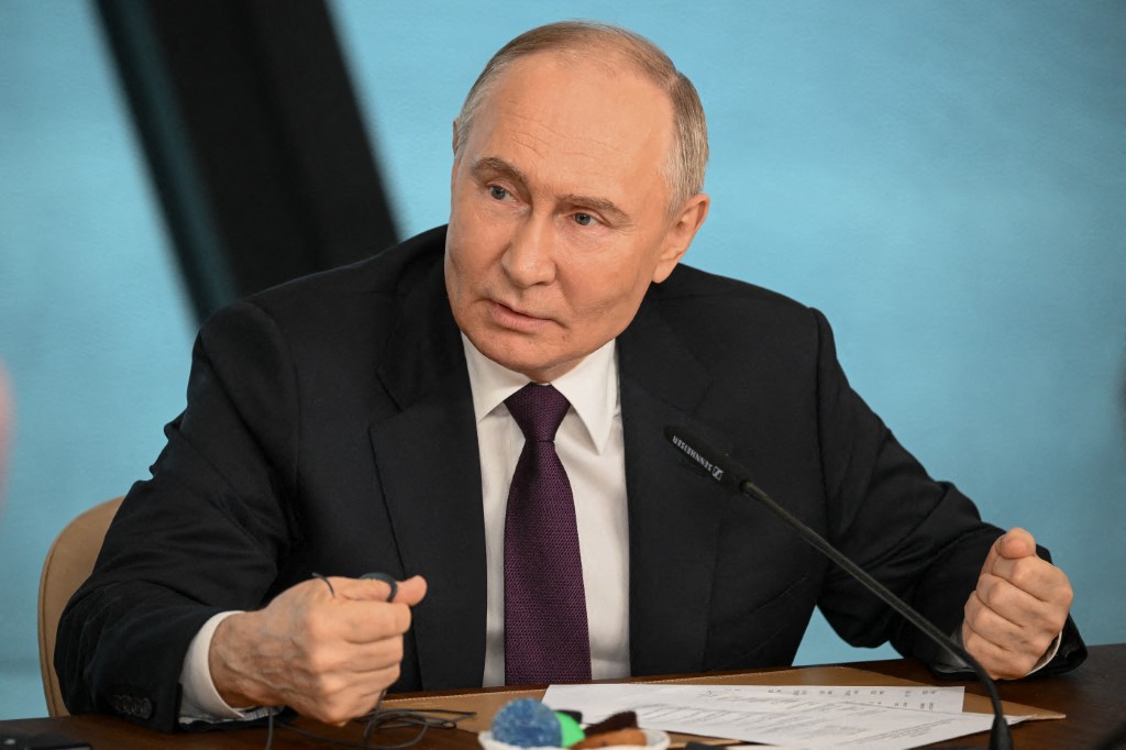 Poutine menace de livrer des armes à des pays tiers pour frapper les intérêts occidentaux
