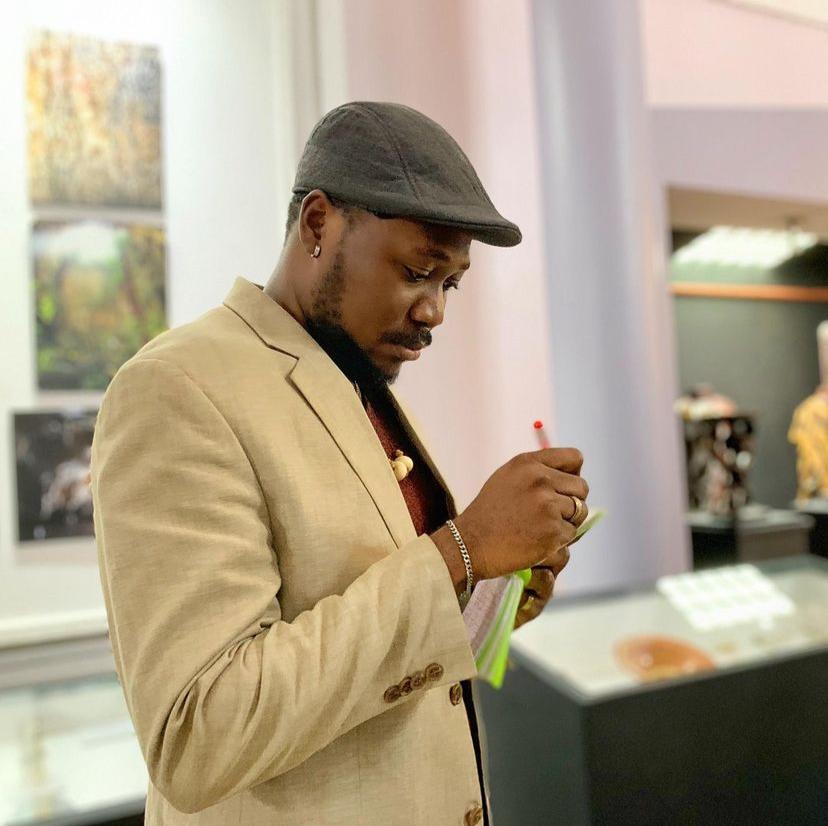 Carl Pierrecq: une plume culturelle en mouvement