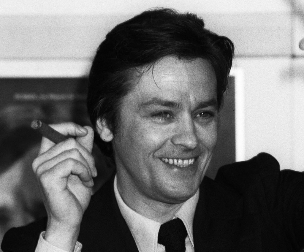 La France prépare ses adieux à Alain Delon, icône du cinéma français dans le monde