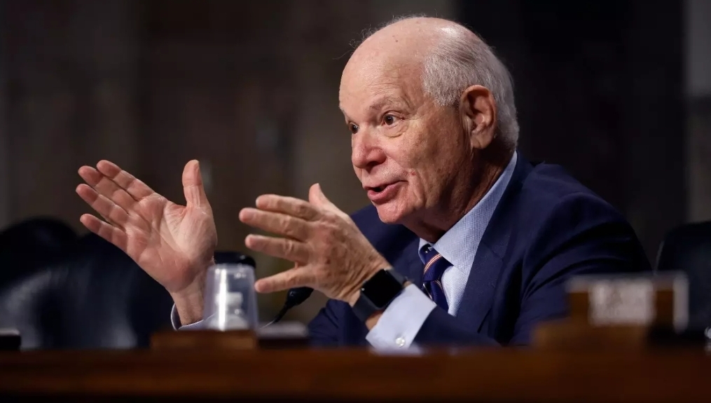 Réaction du président de la commission des Affaires étrangères du Sénat américain aux mensonges de Donald Trump et de JD Vance