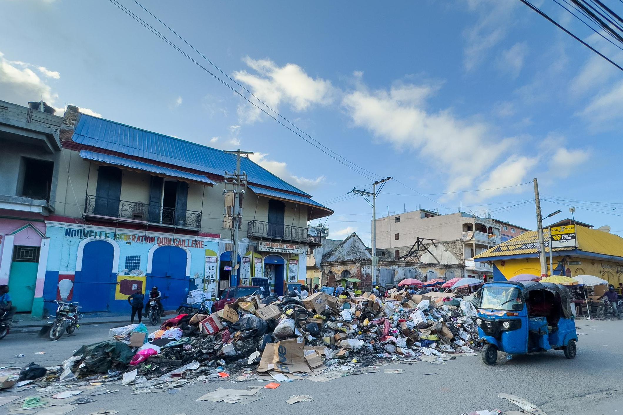 Face à la crise de l’insalubrité au Cap-Haïtien, l’État déploie une réponse d’urgence sous la pression de la population