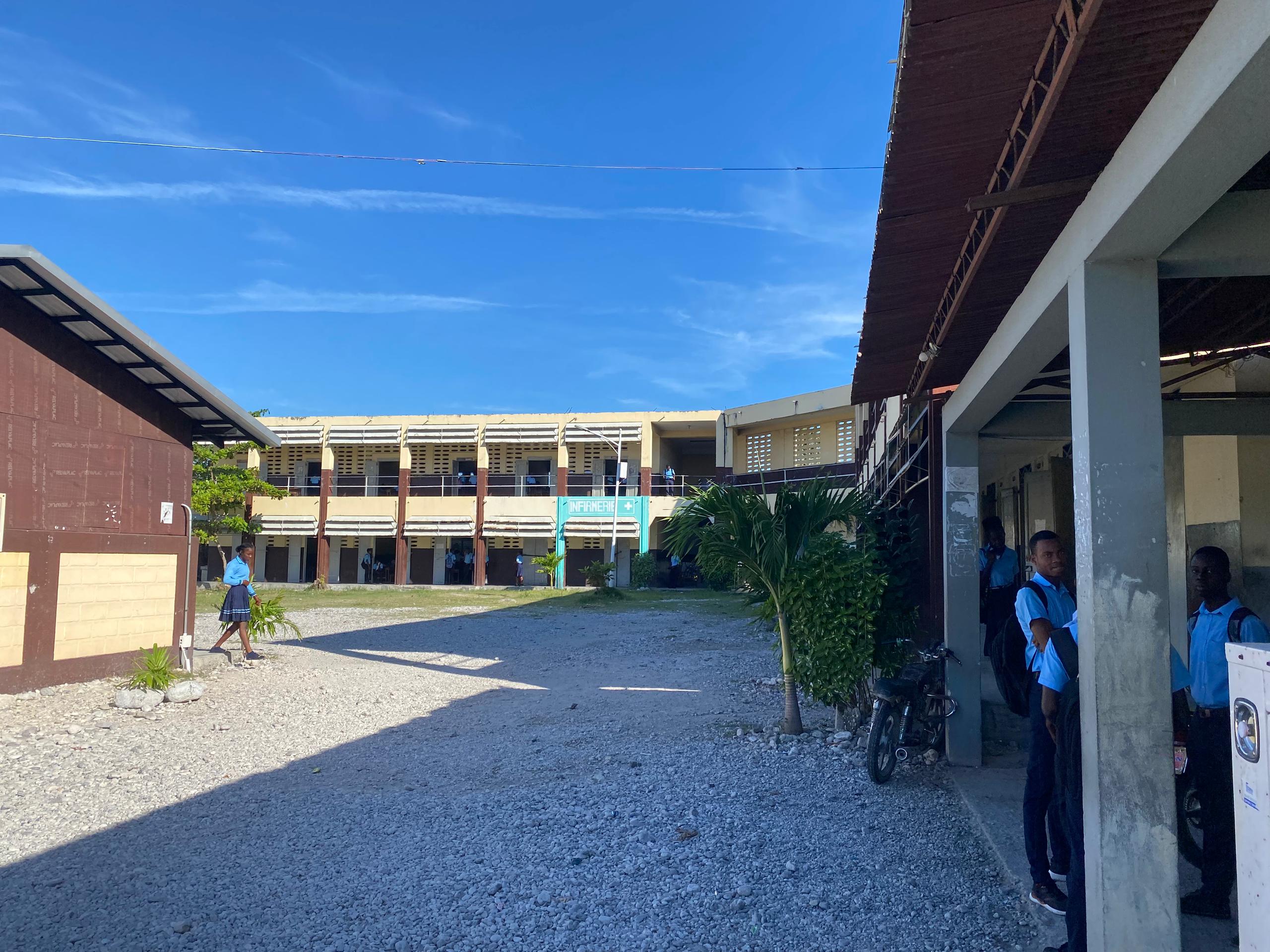 Grève des enseignants : une semaine de paralysie au lycée Philippe Guerrier et des écoles publiques des Cayes