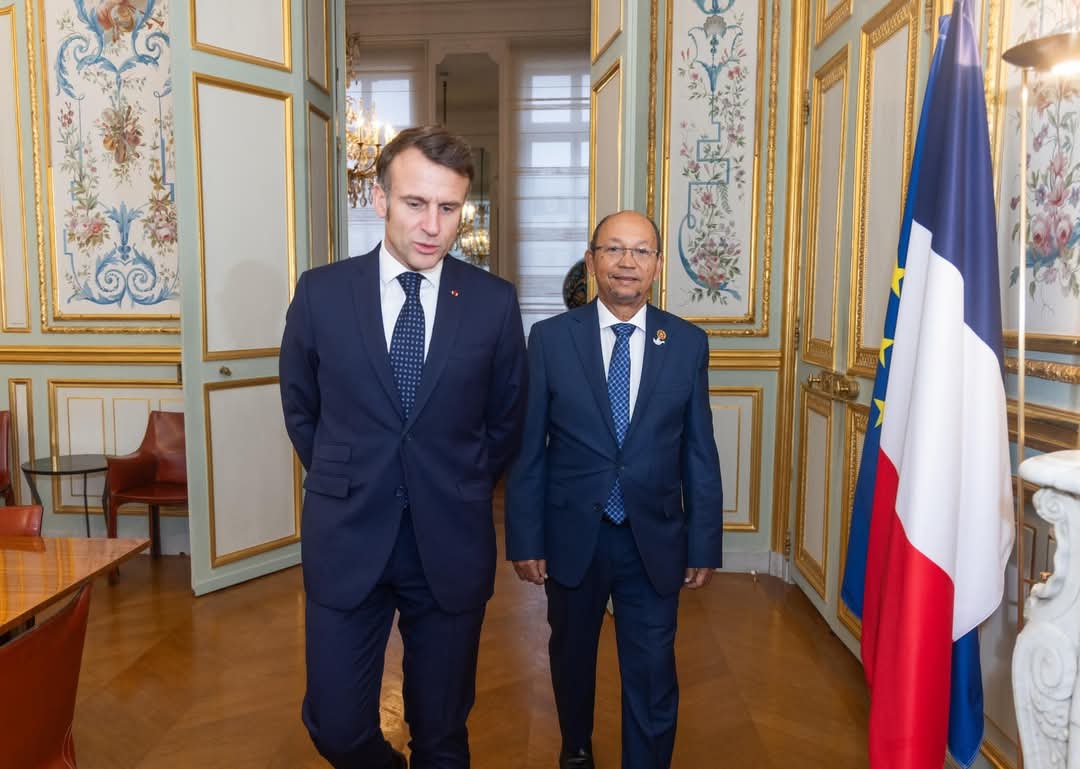 Plus de 60 organisations demandent à Emmanuel Macron de rembourser la dette de l’indépendance