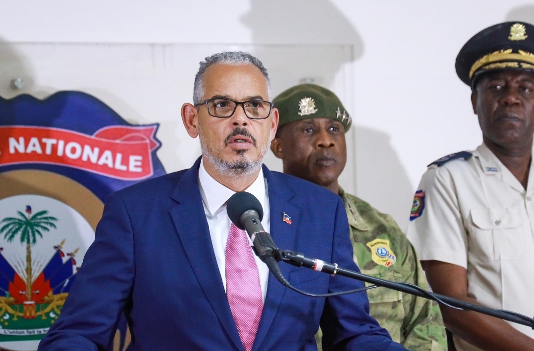 Au terme d'une terrible journée à Port-au-Prince, le PM Fils-Aimé promet de renforcer la PNH et les FAD'H
