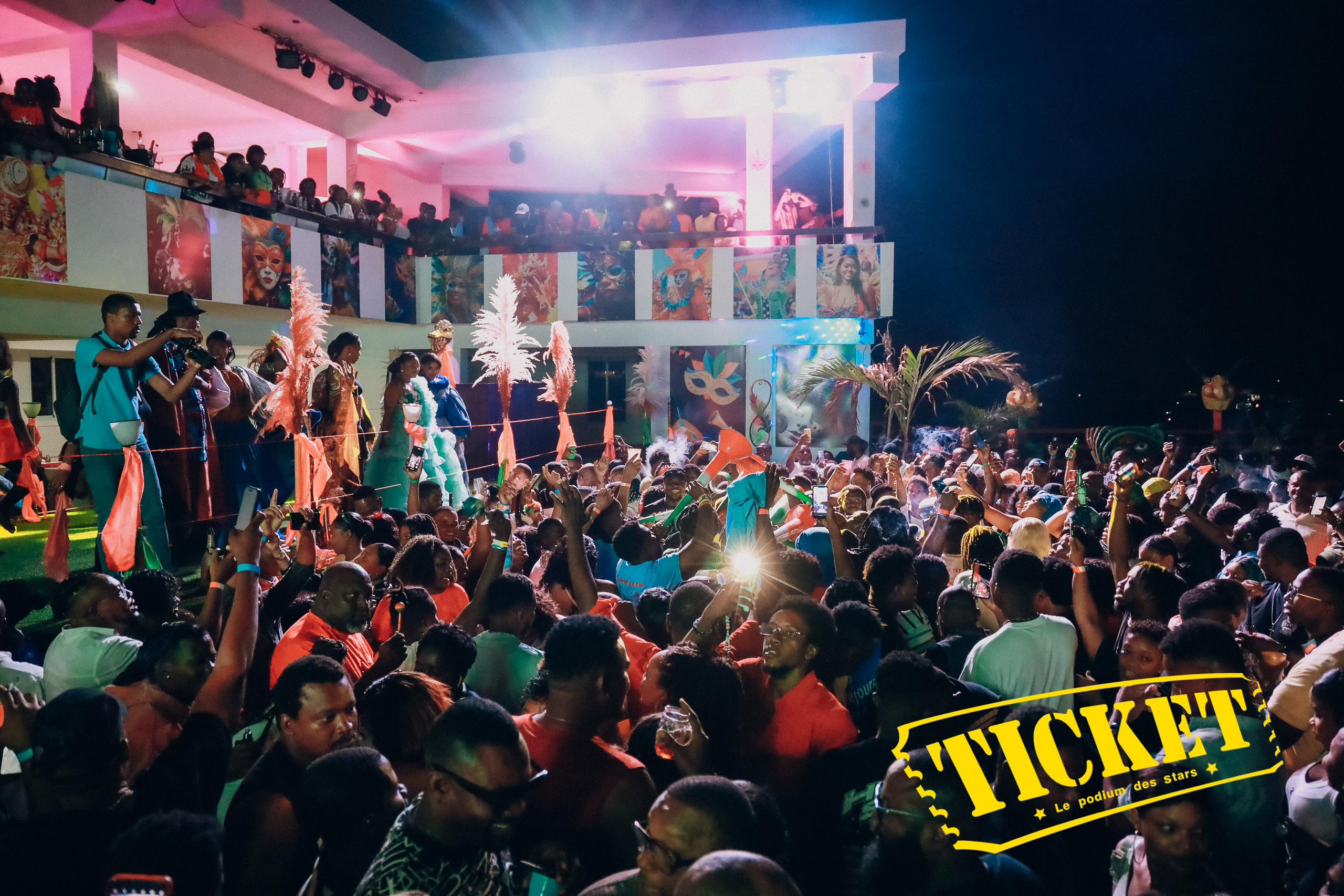 Port-au-Prince célèbre ses dimanches pré-carnavalesques dans des bars